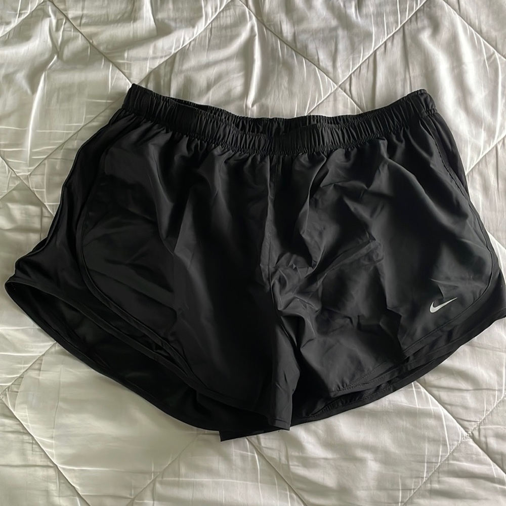 Brand new nike womens dri fit tempo track 3.5 short
